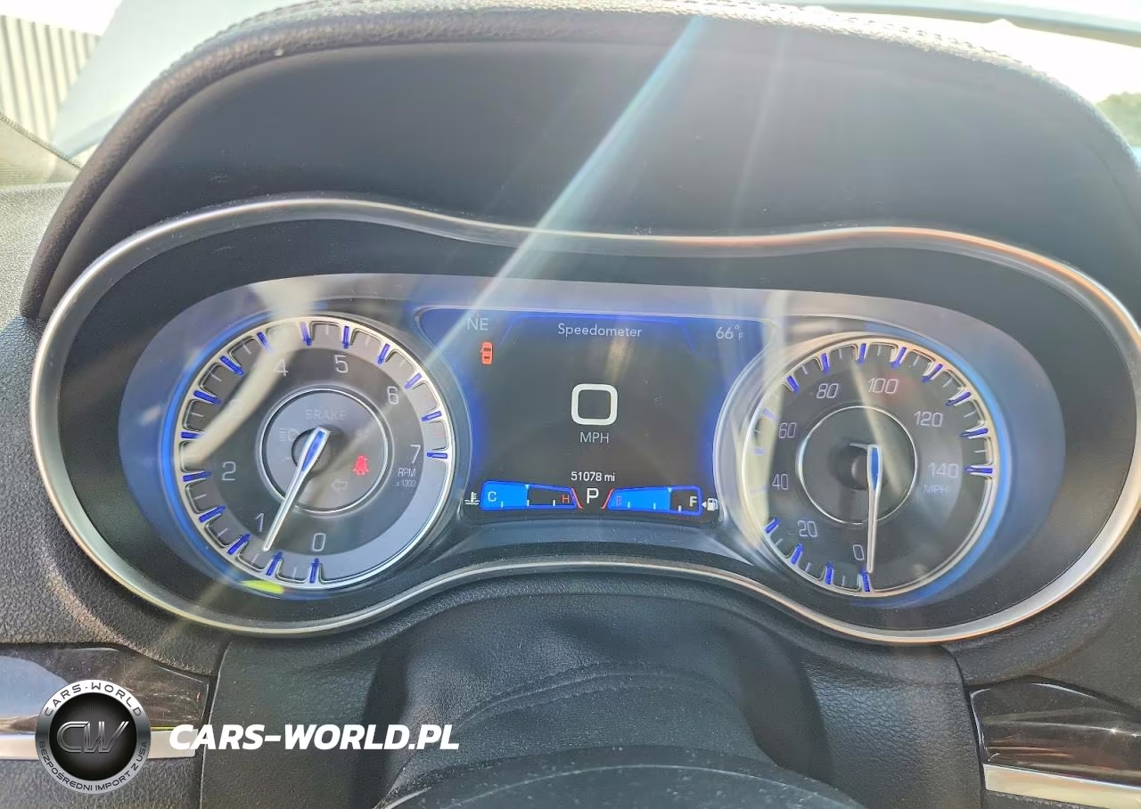 2019 Chrysler 300 Limited VIN:2C3CCAKG6KH593547 - 9