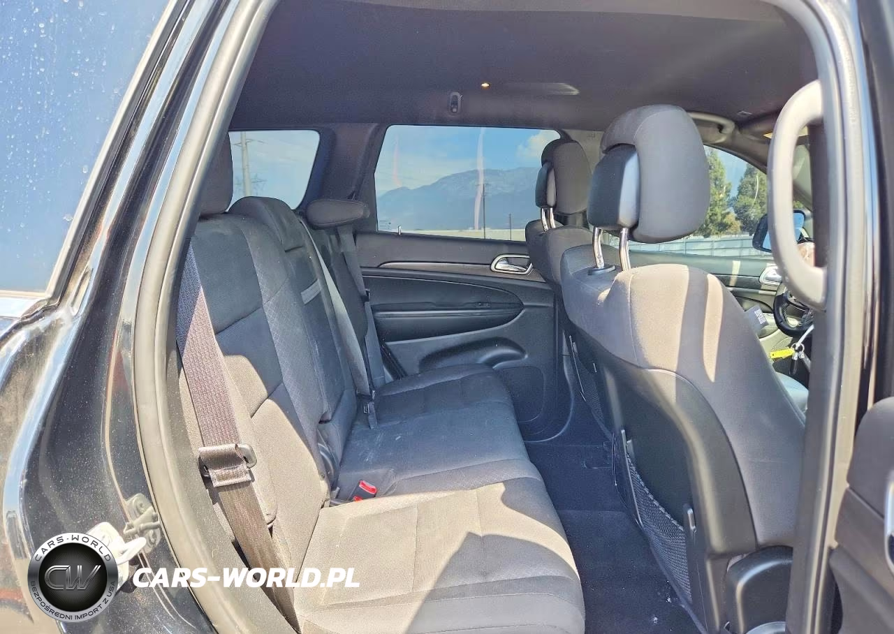 2018 Jeep Grand Cherokee Laredo VIN:1C4RJEAG6JC480042 - 10