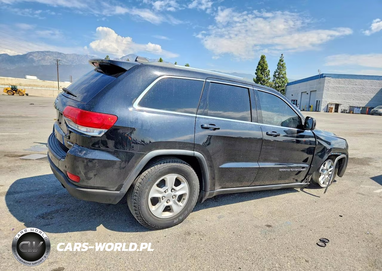 2018 Jeep Grand Cherokee Laredo VIN:1C4RJEAG6JC480042 - 3