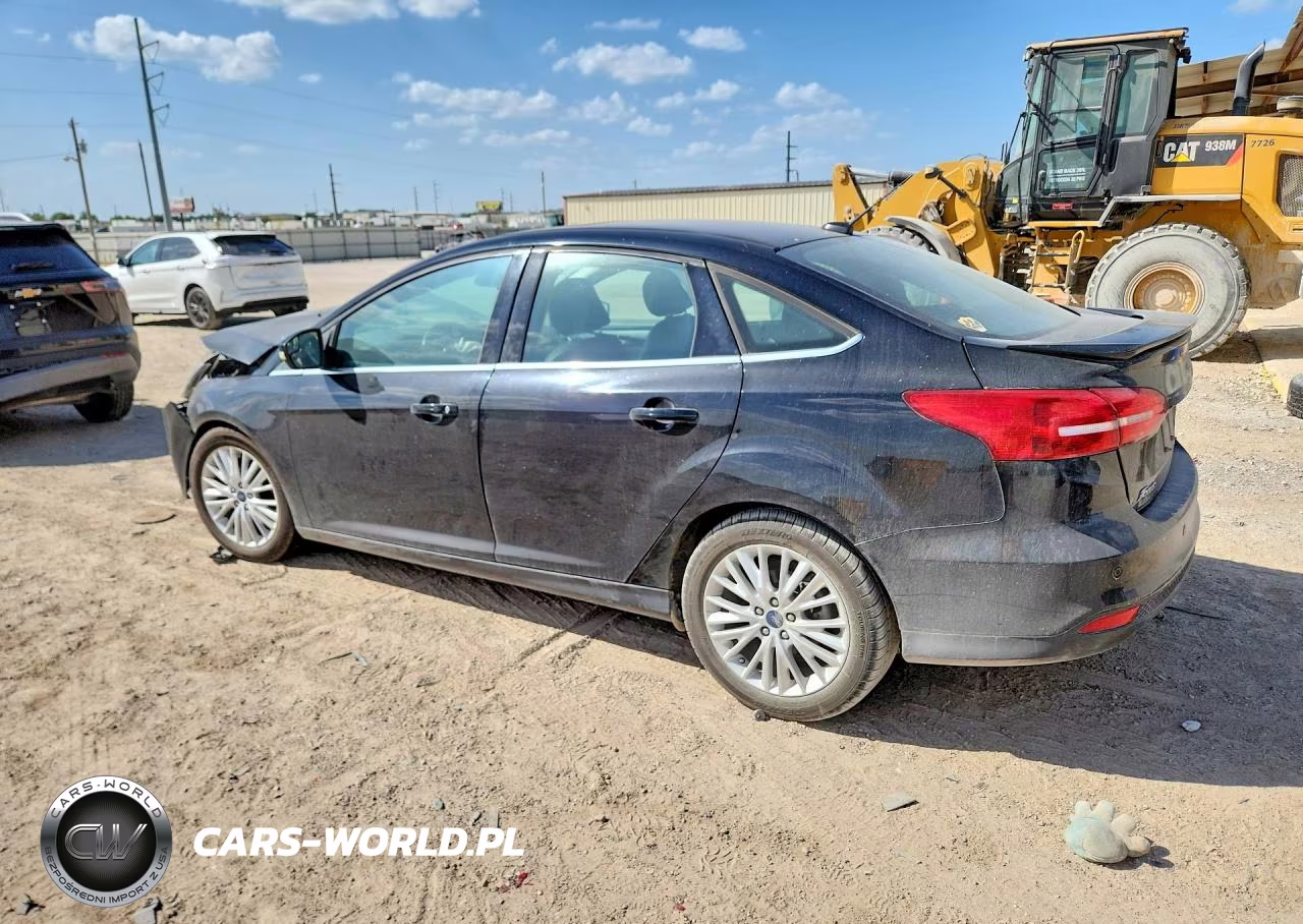 2018 Ford Focus Titanium VIN:1FADP3J20JL271807 - 2