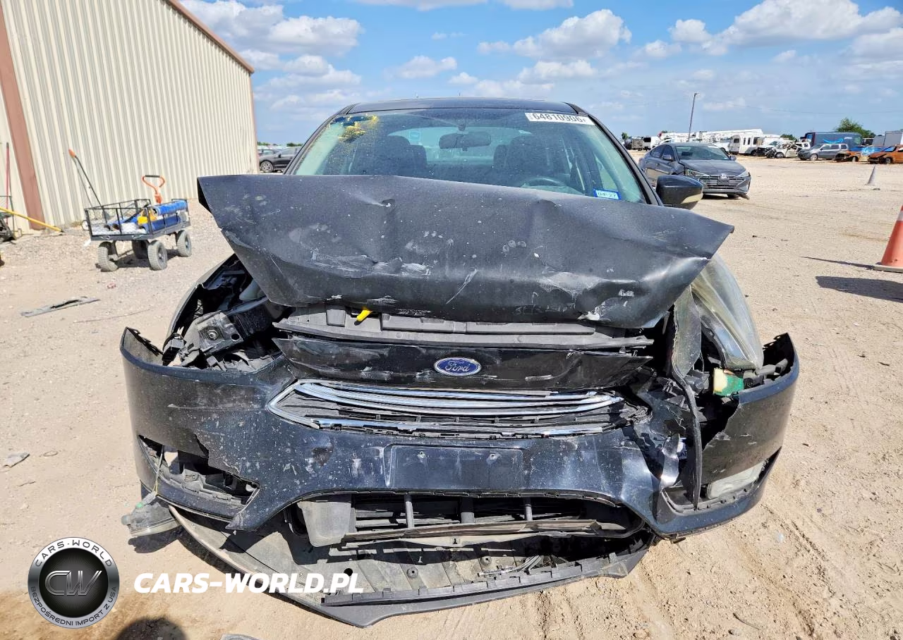 2018 Ford Focus Titanium VIN:1FADP3J20JL271807 - 5