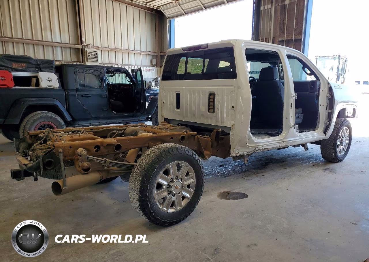 2024 Chevrolet Silverado K2500 High Country VIN:2GC4YREY2R1249186 - 3