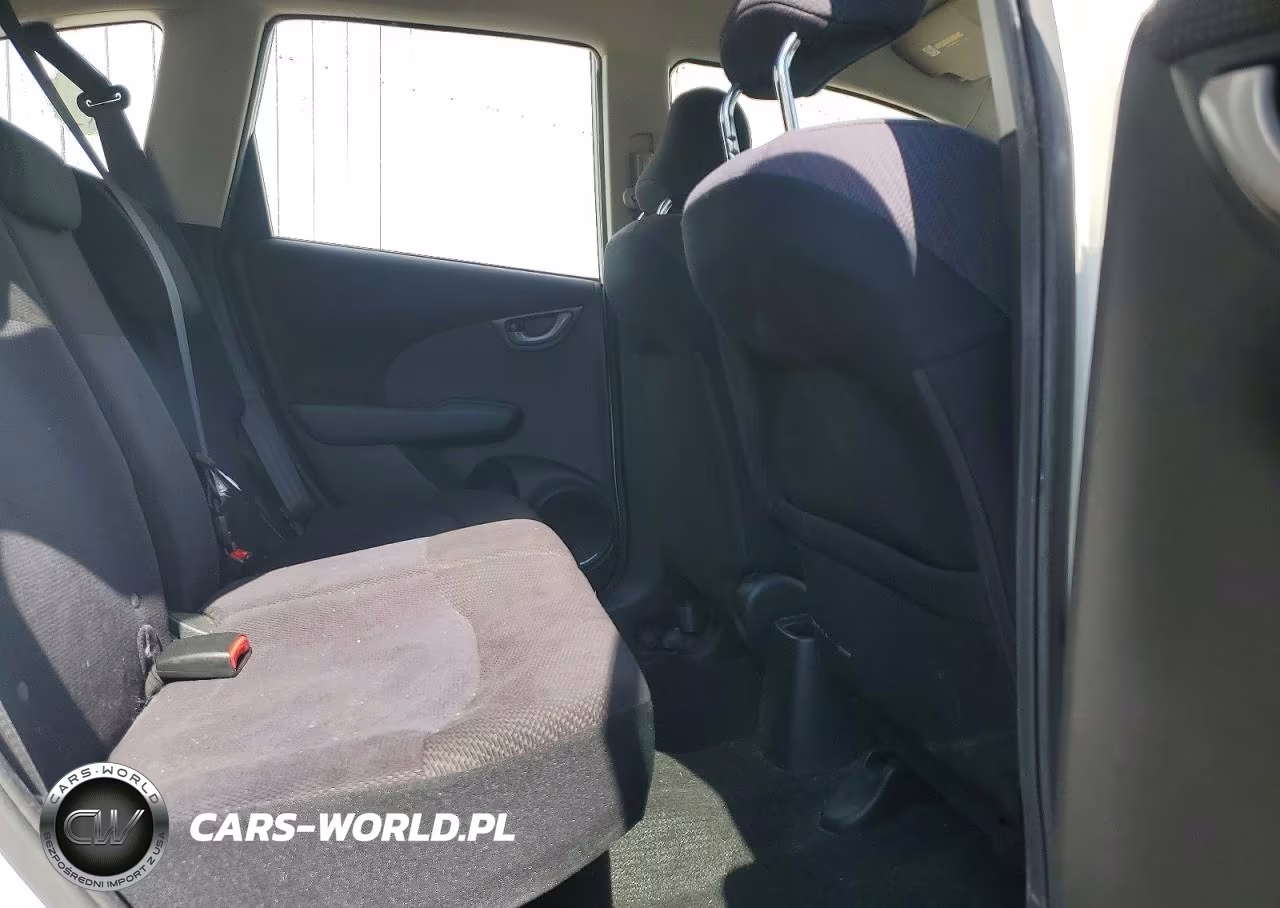 2013 Honda Fit Sport VIN:JHMGE8H5XDC020807 - 10