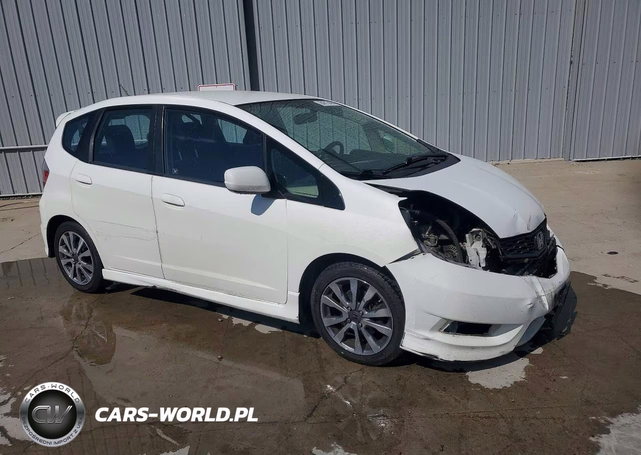2013 Honda Fit Sport VIN:JHMGE8H5XDC020807 - 4