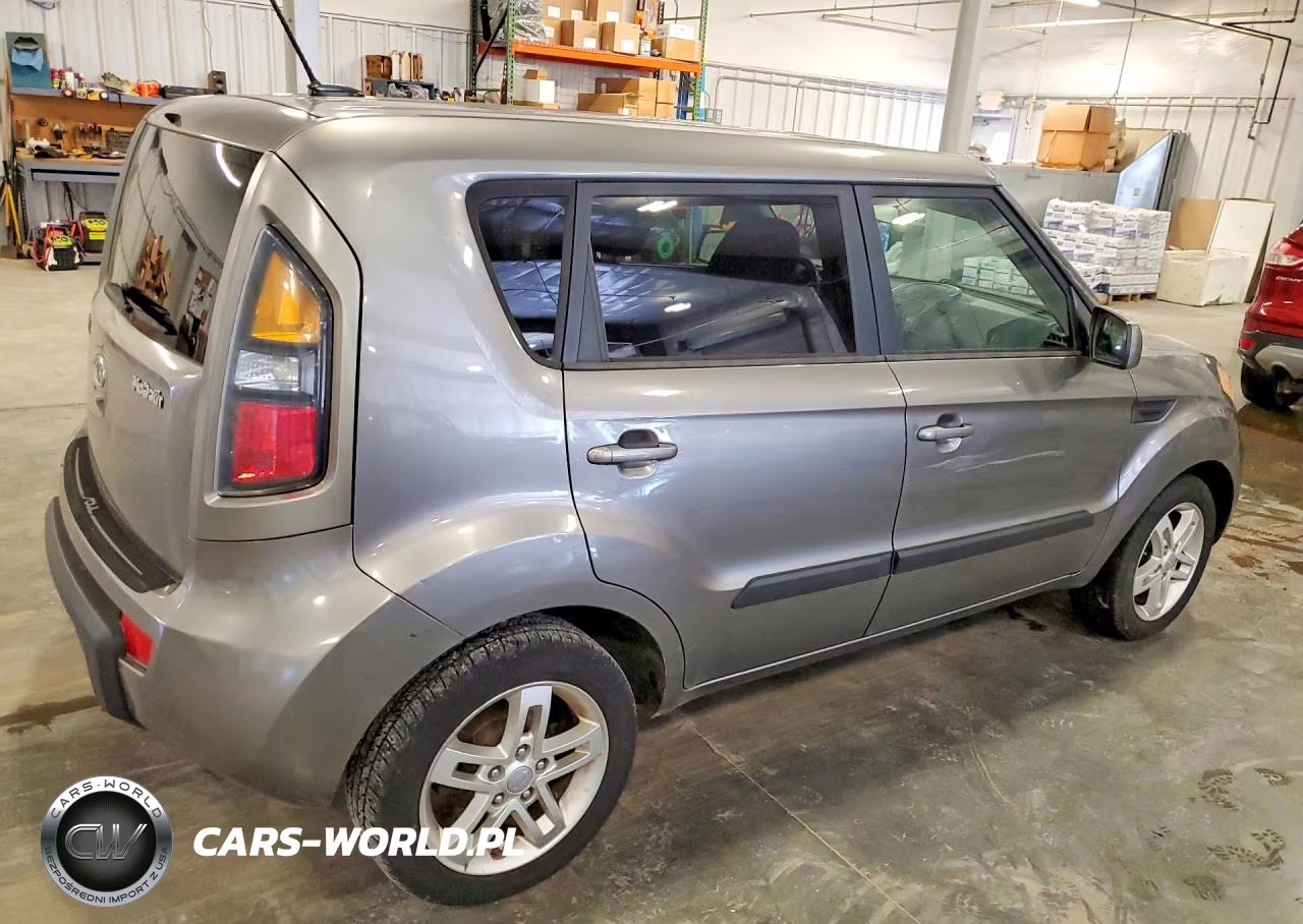 2011 Kia Soul + VIN:KNDJT2A29B7331967 - 3