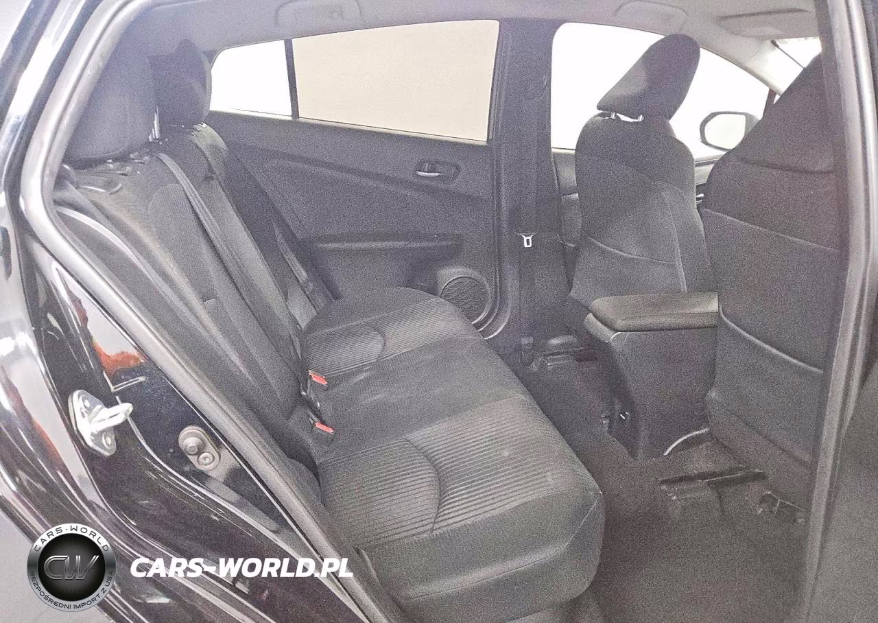 2018 Toyota Prius Two VIN:JTDKBRFU8J3583130 - 10