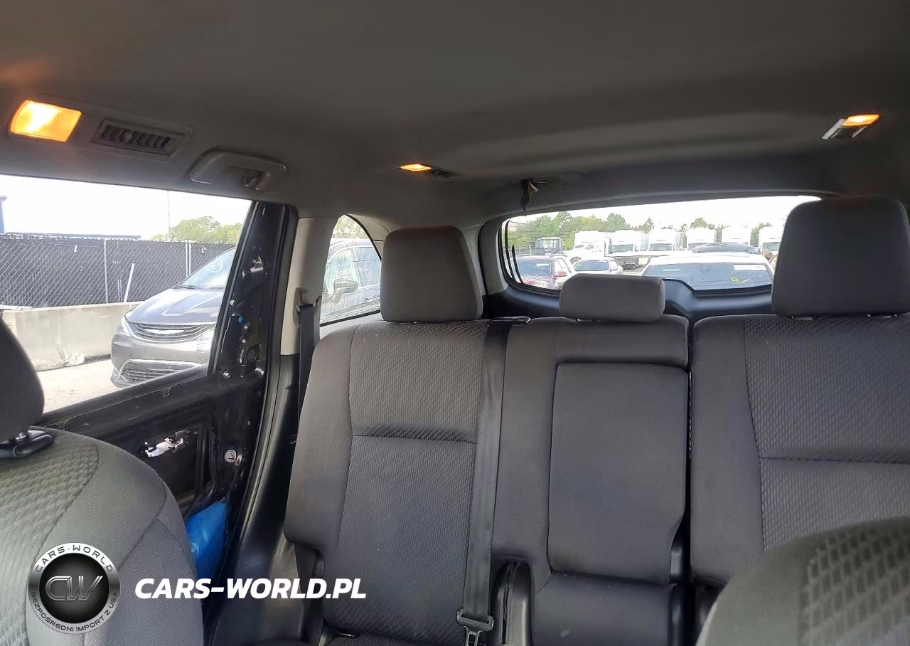 2019 Toyota Highlander Le VIN:5TDZARFHXKS060857 - 10