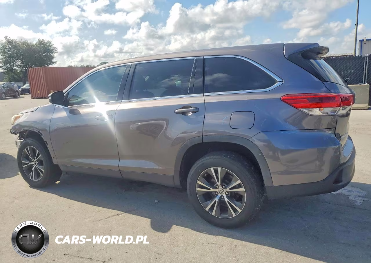 2019 Toyota Highlander Le VIN:5TDZARFHXKS060857 - 2