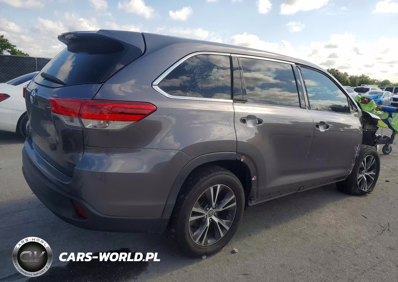 2019 Toyota Highlander Le VIN:5TDZARFHXKS060857 - 3