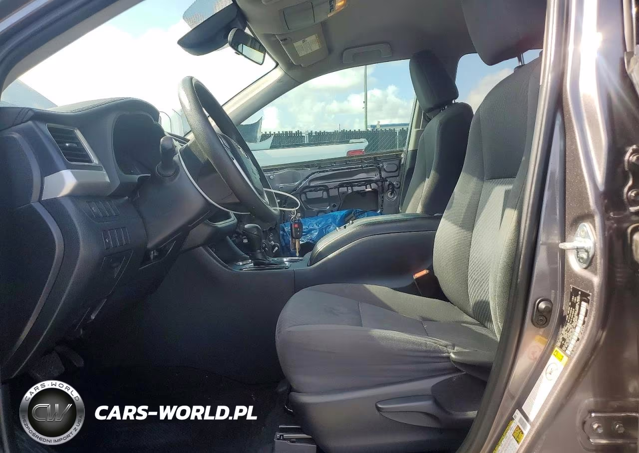 2019 Toyota Highlander Le VIN:5TDZARFHXKS060857 - 7