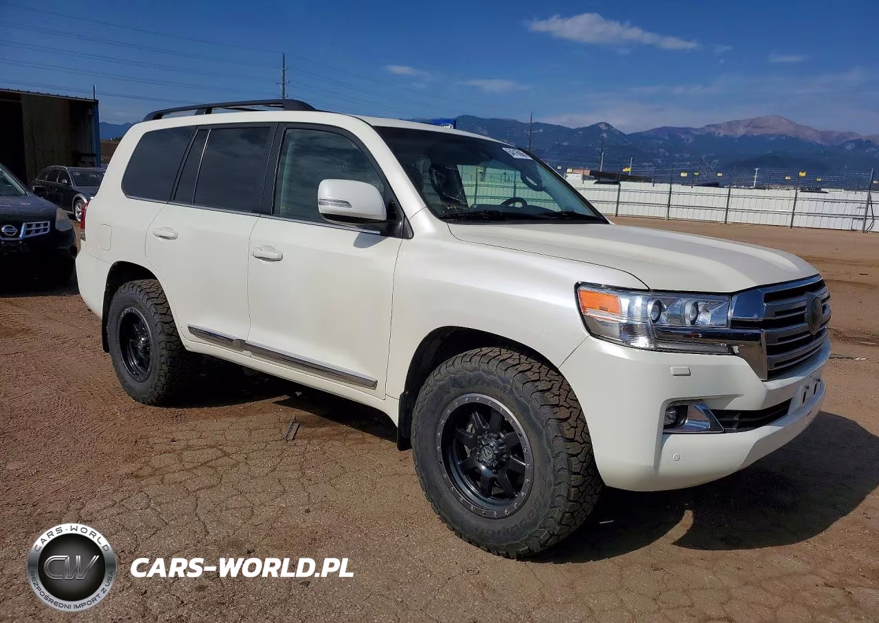 2018 Toyota Land Cruiser Base VIN:JTMCY7AJ6J4065998 - 4