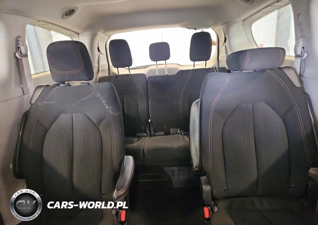 2017 Chrysler Pacifica Lx VIN:2C4RC1CGXHR598922 - 10