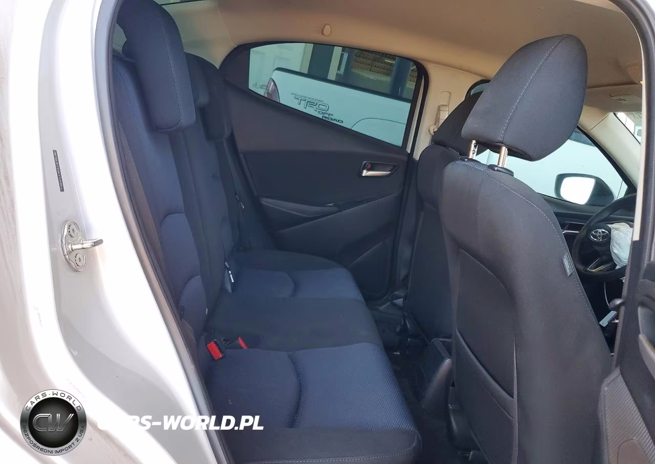 2019 Toyota Yaris Le VIN:3MYDLBYV5KY514862 - 10