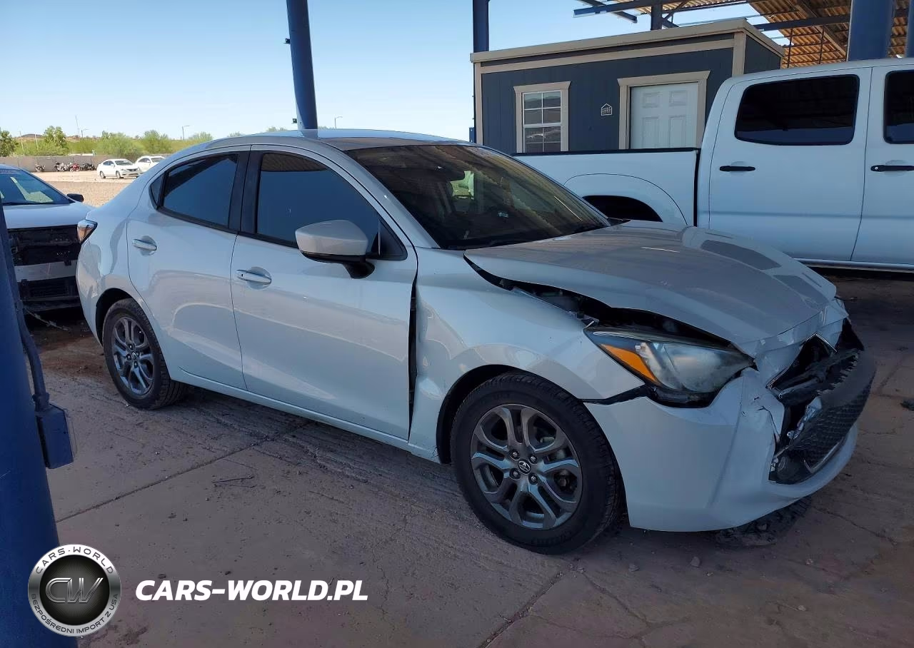2019 Toyota Yaris Le VIN:3MYDLBYV5KY514862 - 4