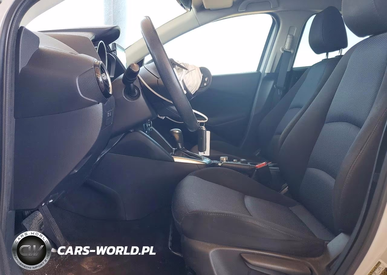 2019 Toyota Yaris Le VIN:3MYDLBYV5KY514862 - 7