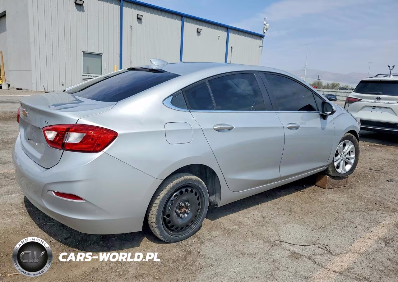 2019 Chevrolet Cruze Lt VIN:1G1BE5SM2K7145521 - 3