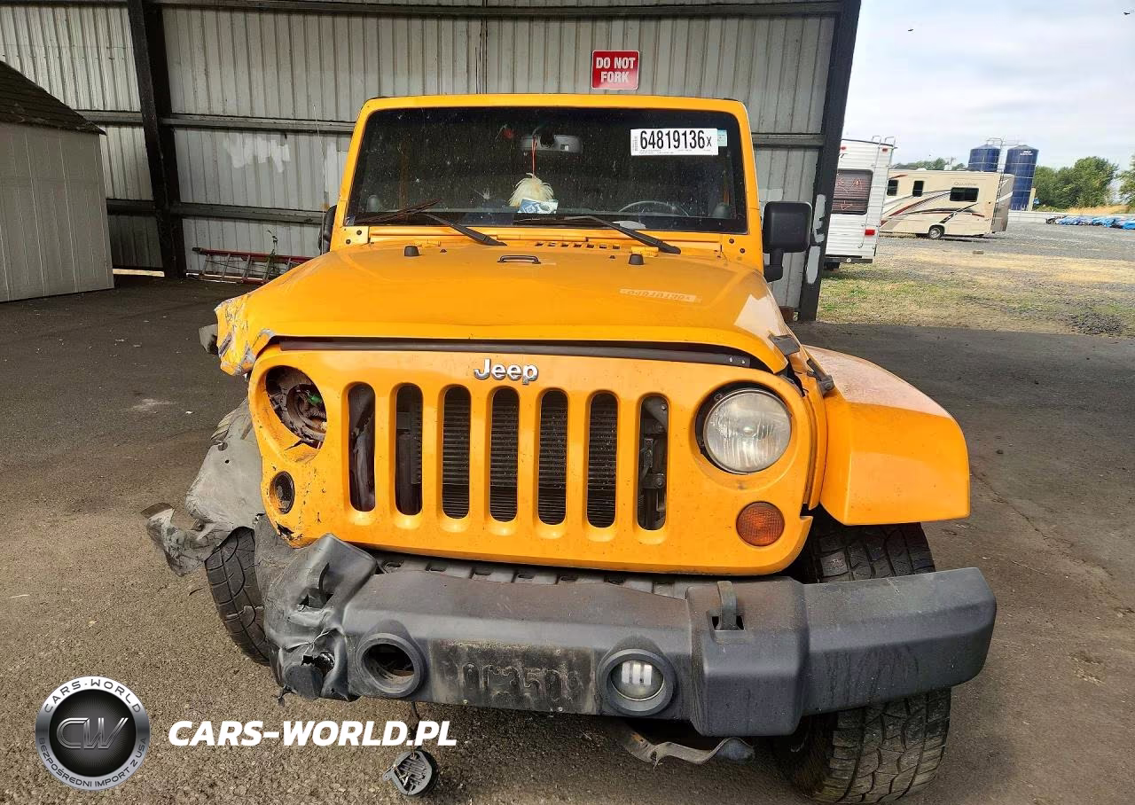 2013 Jeep Wrangler Unlimited Sahara VIN:1C4BJWEG2DL562386 - 5