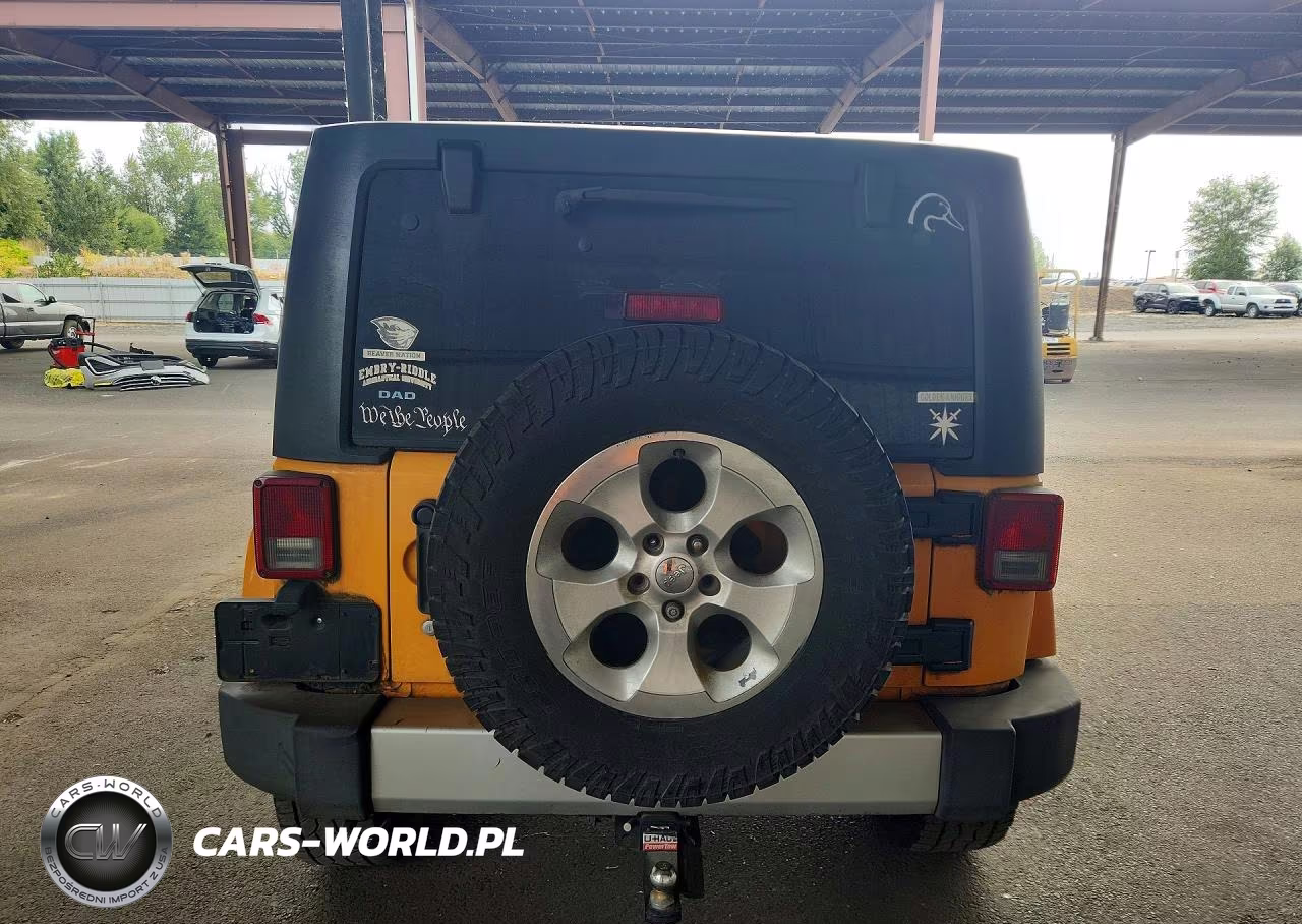 2013 Jeep Wrangler Unlimited Sahara VIN:1C4BJWEG2DL562386 - 6