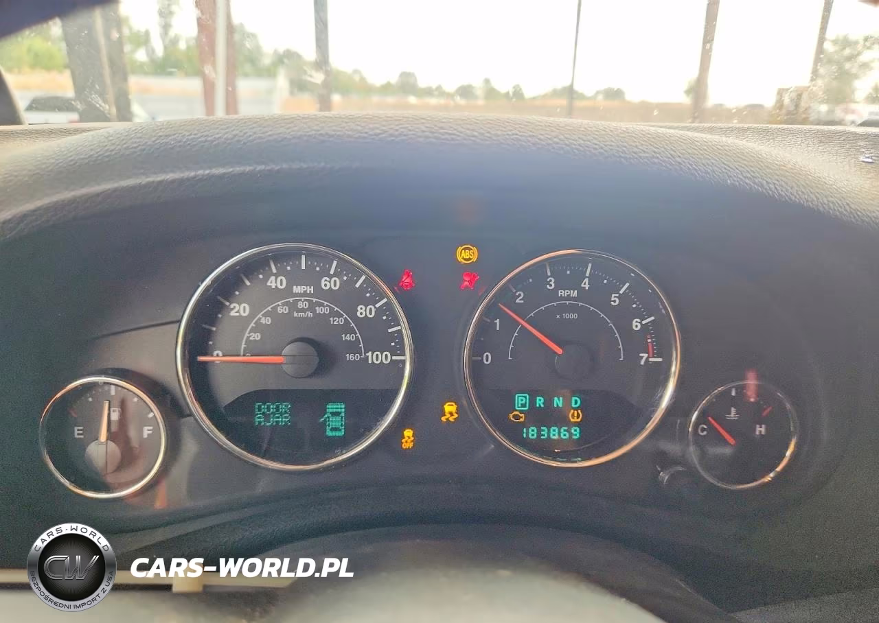 2013 Jeep Wrangler Unlimited Sahara VIN:1C4BJWEG2DL562386 - 9
