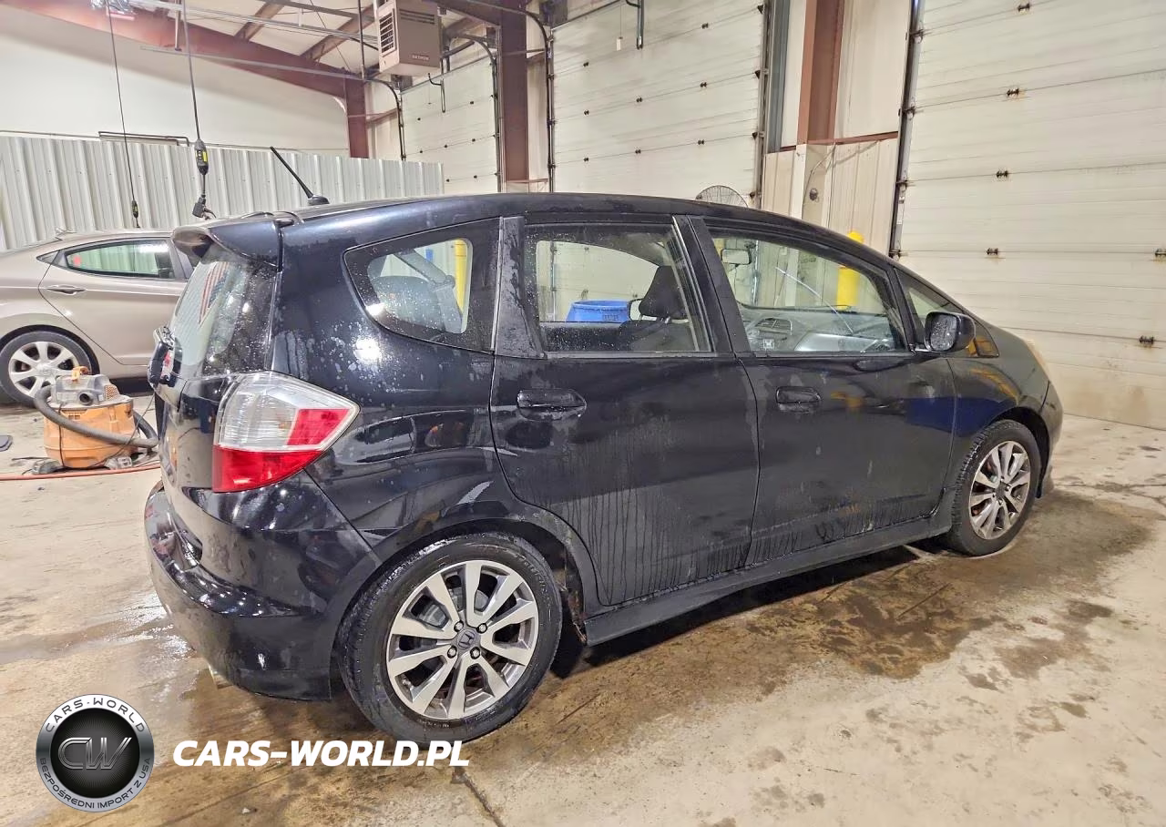 2013 Honda Fit Sport VIN:JHMGE8H52DC072819 - 3