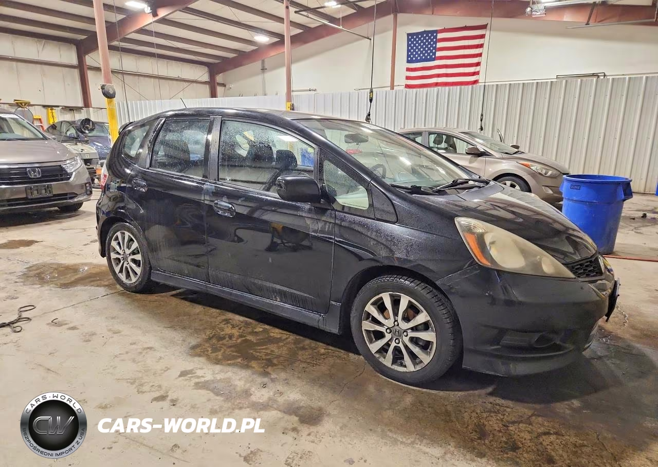 2013 Honda Fit Sport VIN:JHMGE8H52DC072819 - 4