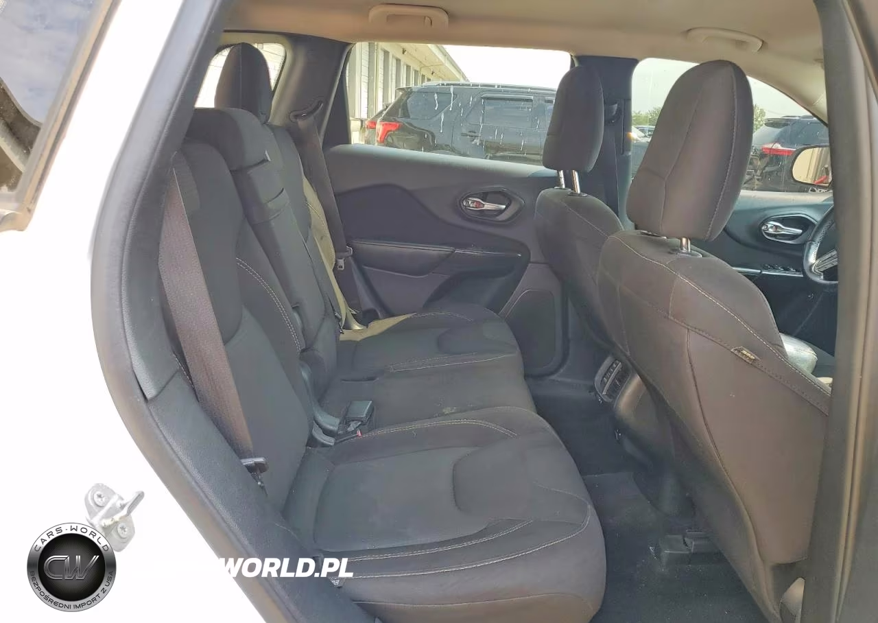 2016 Jeep Cherokee Latitude VIN:1C4PJLCS8GW127743 - 11