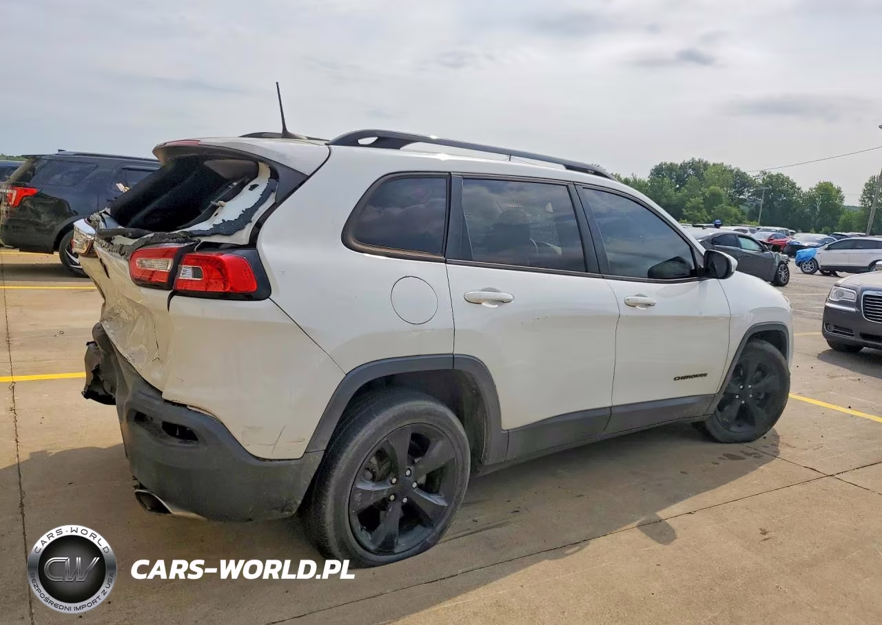 2016 Jeep Cherokee Latitude VIN:1C4PJLCS8GW127743 - 3