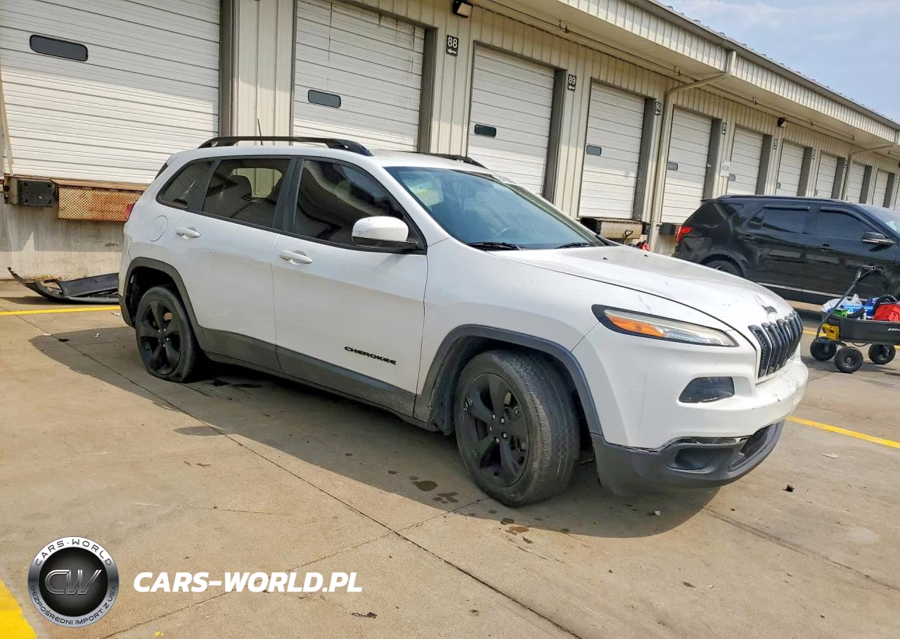 2016 Jeep Cherokee Latitude VIN:1C4PJLCS8GW127743 - 4
