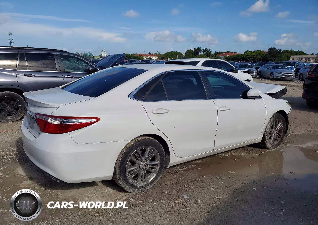 2015 Toyota Camry Se VIN:4T1BF1FK3FU929621 - 3