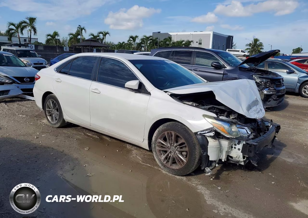 2015 Toyota Camry Se VIN:4T1BF1FK3FU929621 - 4