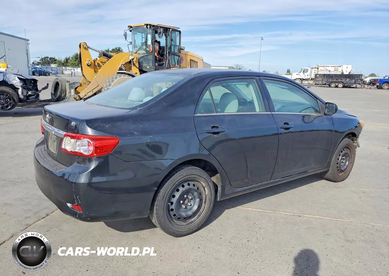 2013 Toyota Corolla Le VIN:5YFBU4EE4DP192575 - 3