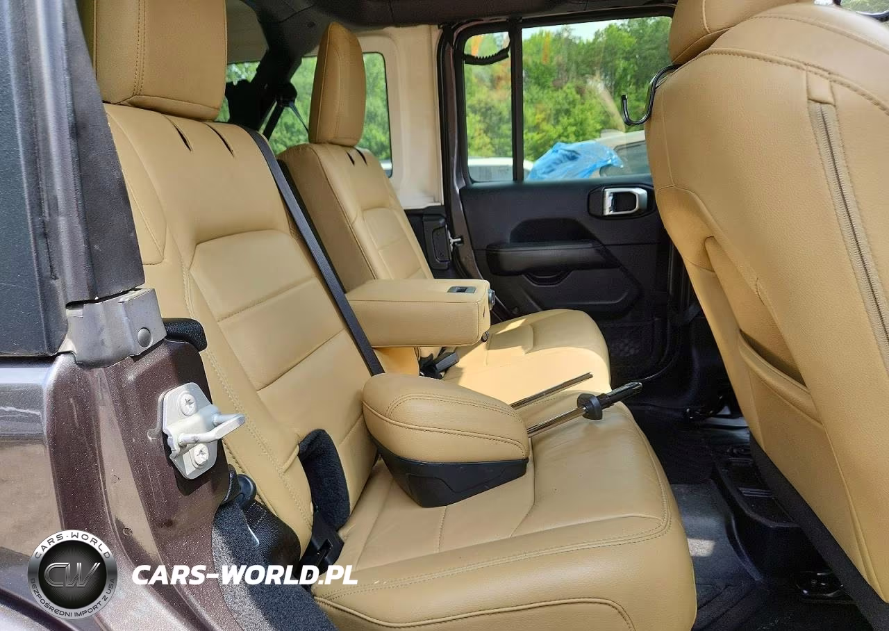2018 Jeep Wrangler Unlimited Sahara VIN:1C4HJXEG5JW134256 - 10