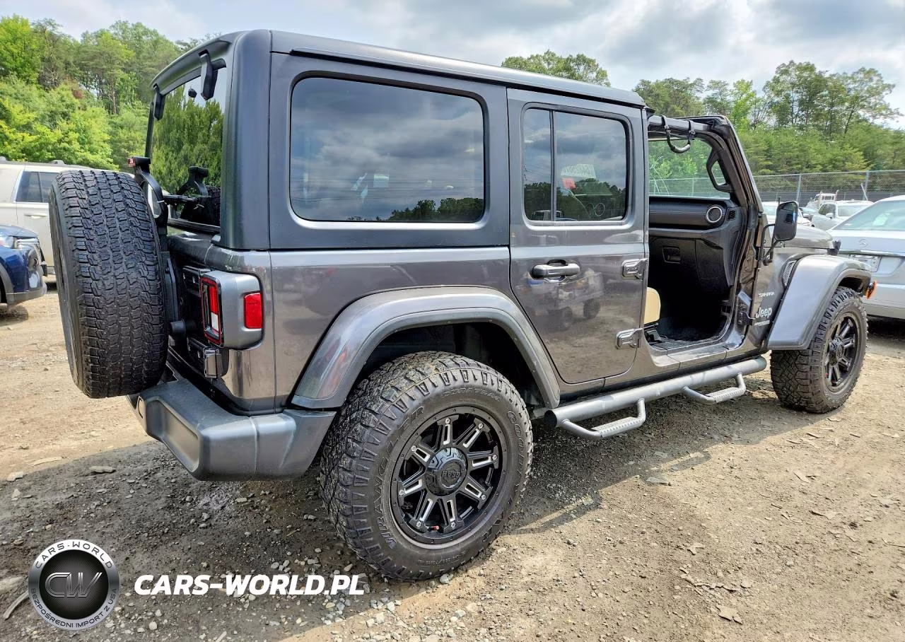 2018 Jeep Wrangler Unlimited Sahara VIN:1C4HJXEG5JW134256 - 3