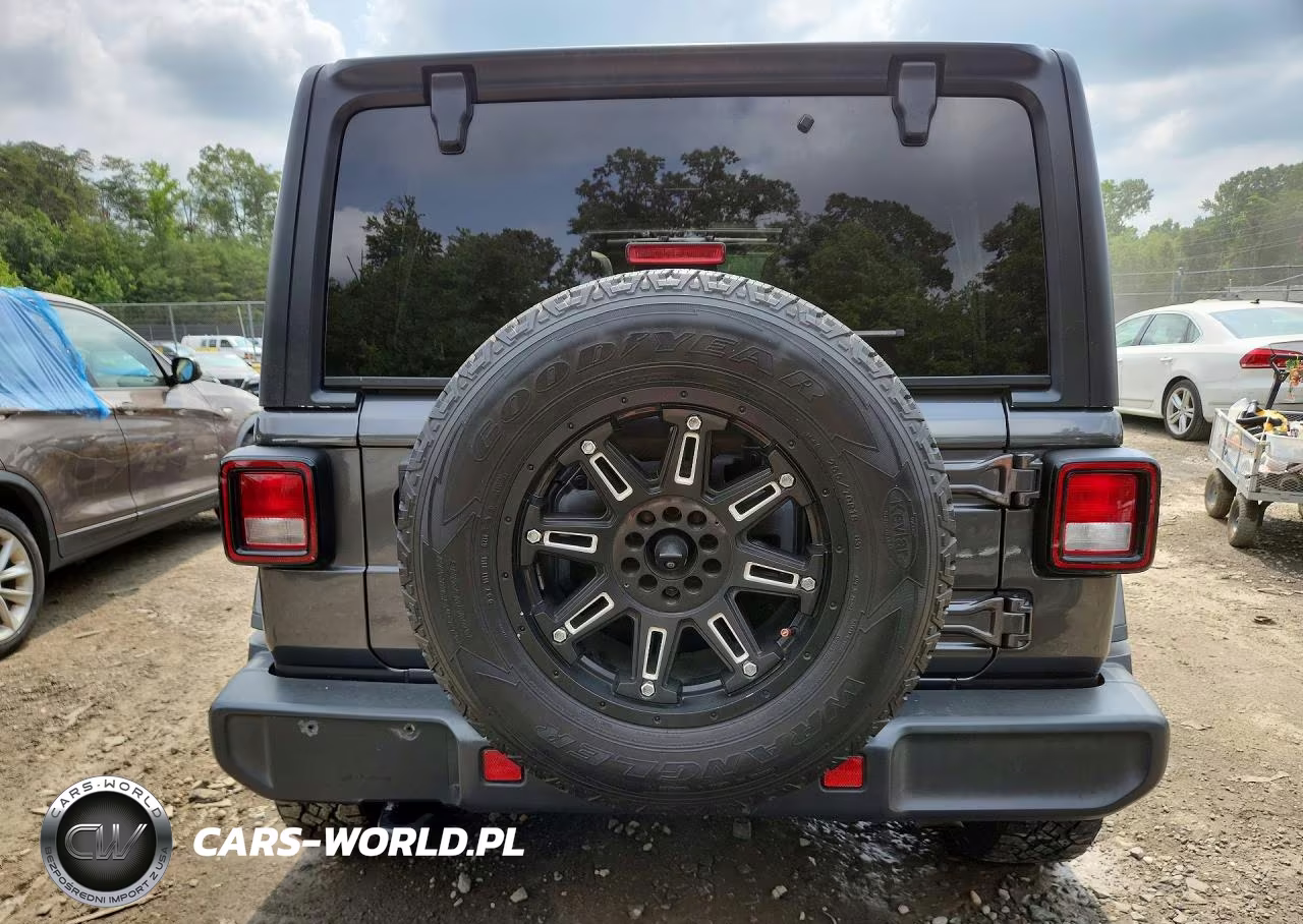 2018 Jeep Wrangler Unlimited Sahara VIN:1C4HJXEG5JW134256 - 6