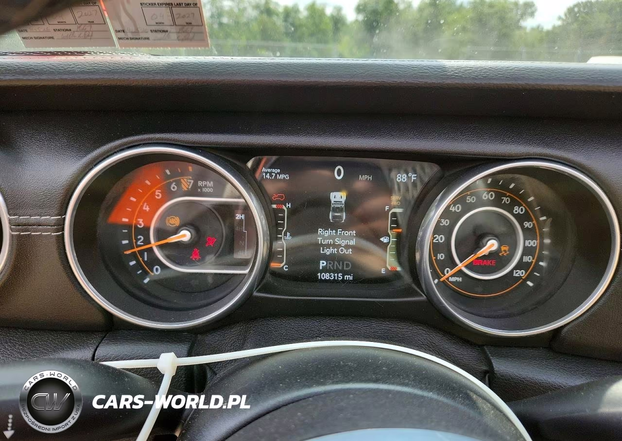 2018 Jeep Wrangler Unlimited Sahara VIN:1C4HJXEG5JW134256 - 9