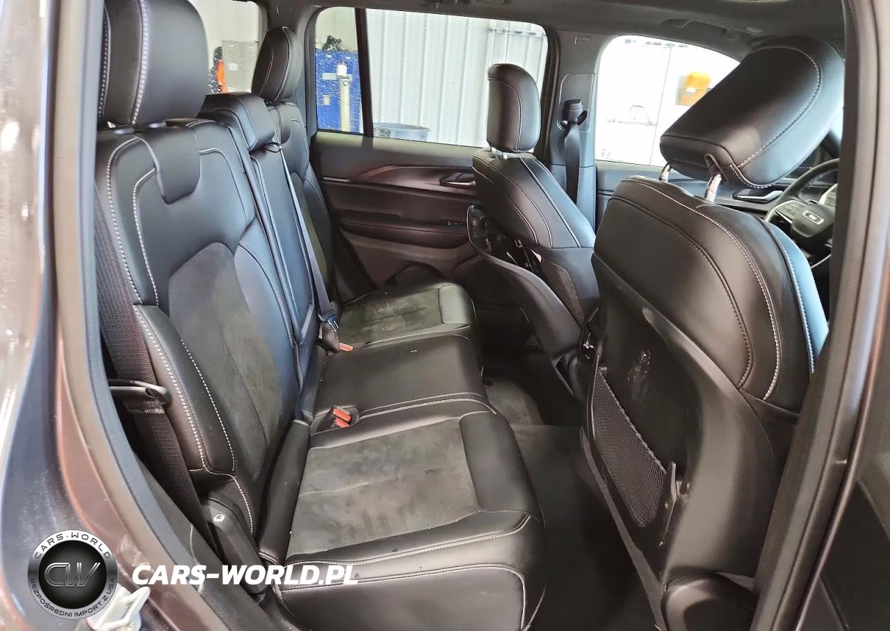 2025 Jeep Grand Cherokee Laredo VIN:1C4RJHAG9SC365938 - 10