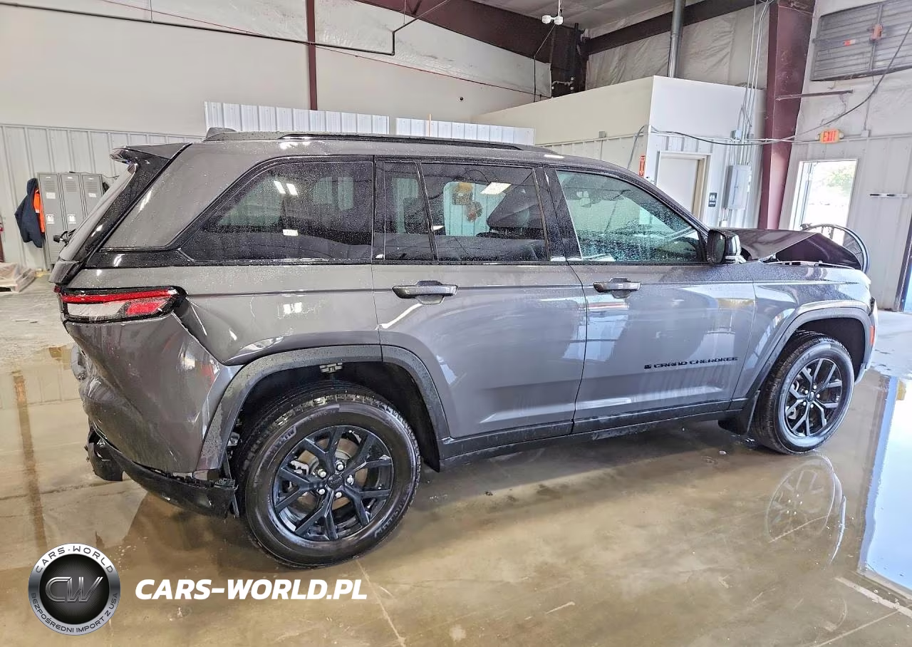 2025 Jeep Grand Cherokee Laredo VIN:1C4RJHAG9SC365938 - 3