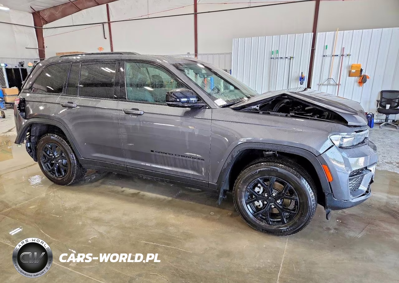2025 Jeep Grand Cherokee Laredo VIN:1C4RJHAG9SC365938 - 4