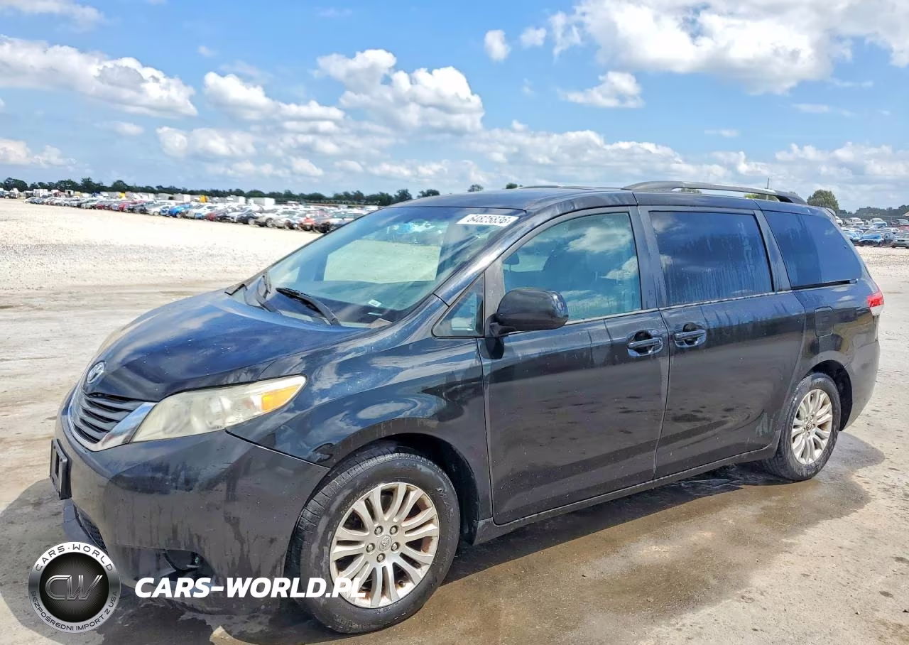 2013 Toyota Sienna Xle 8-Passenger – zdjęcie 1 z 13