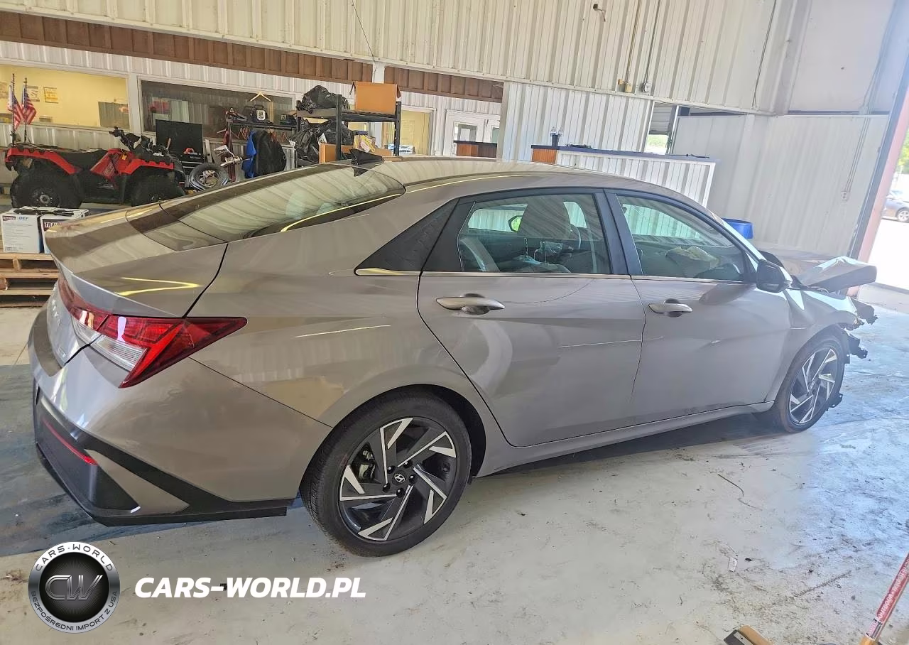 2025 Hyundai Elantra Limited VIN:KMHLN4DJ2SU174457 - 3
