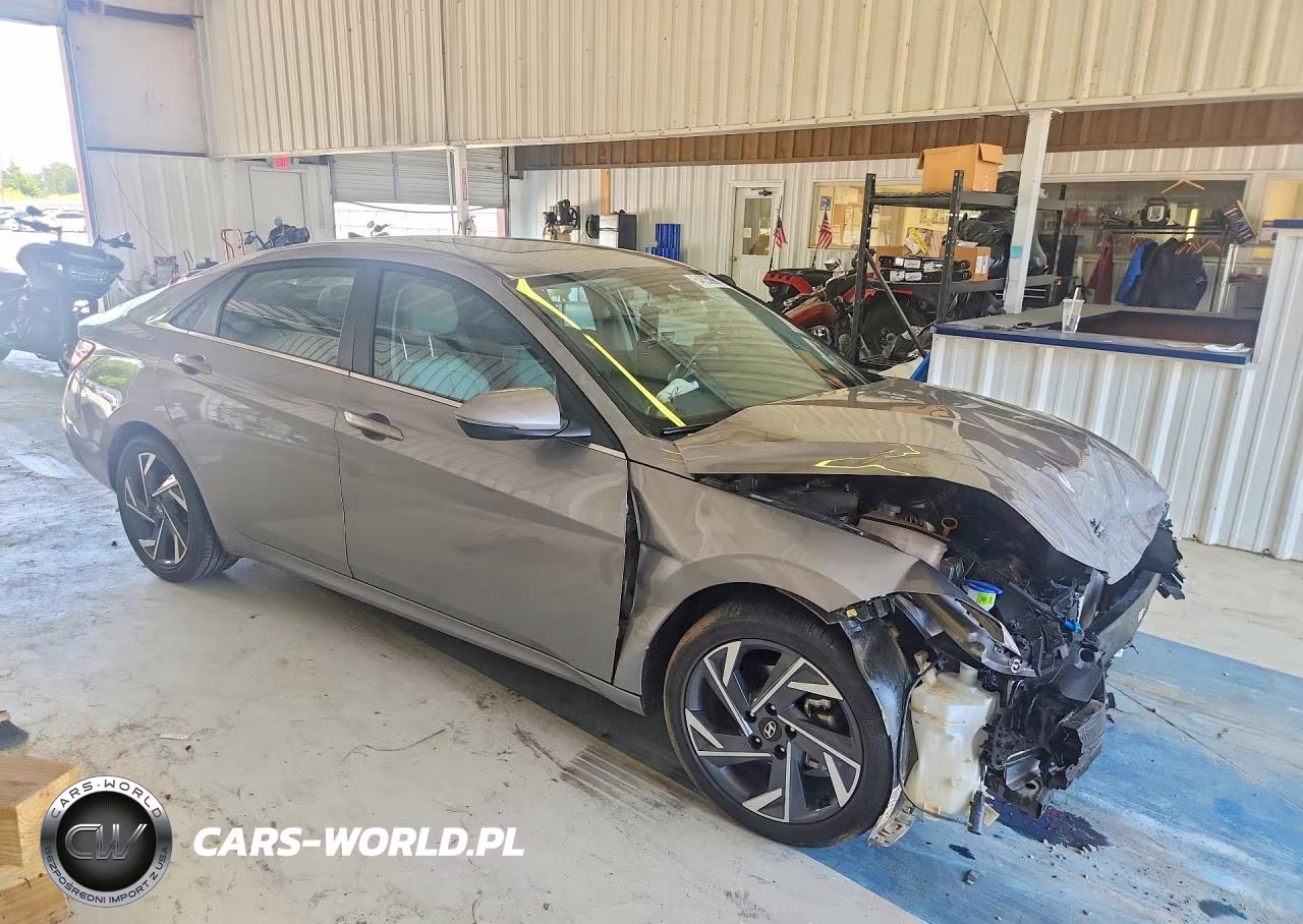 2025 Hyundai Elantra Limited VIN:KMHLN4DJ2SU174457 - 4