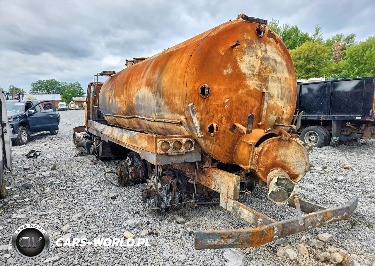 2006 International 7500 Tank Truck VIN:1HSWNAZRX6J220338 - 3