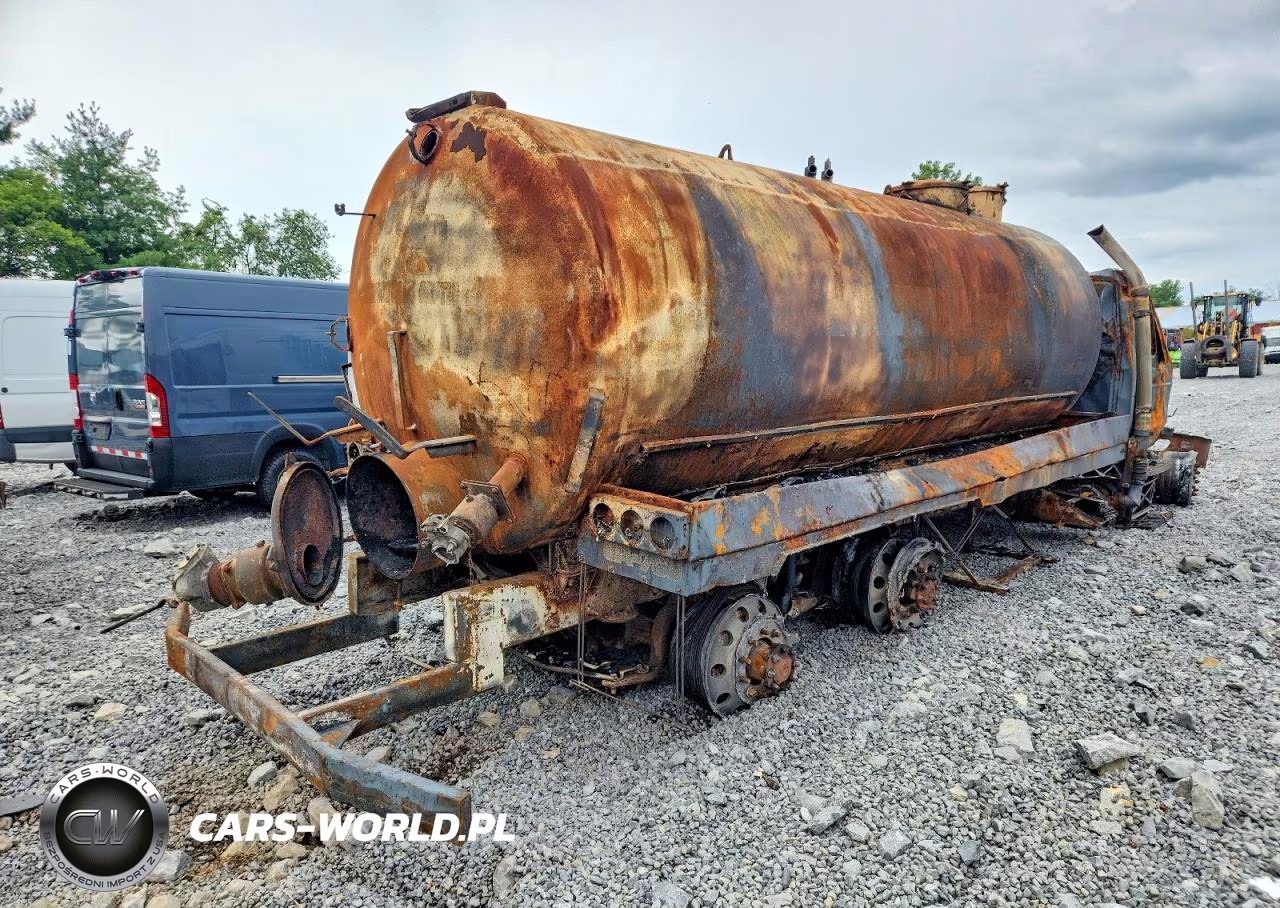 2006 International 7500 Tank Truck VIN:1HSWNAZRX6J220338 - 4