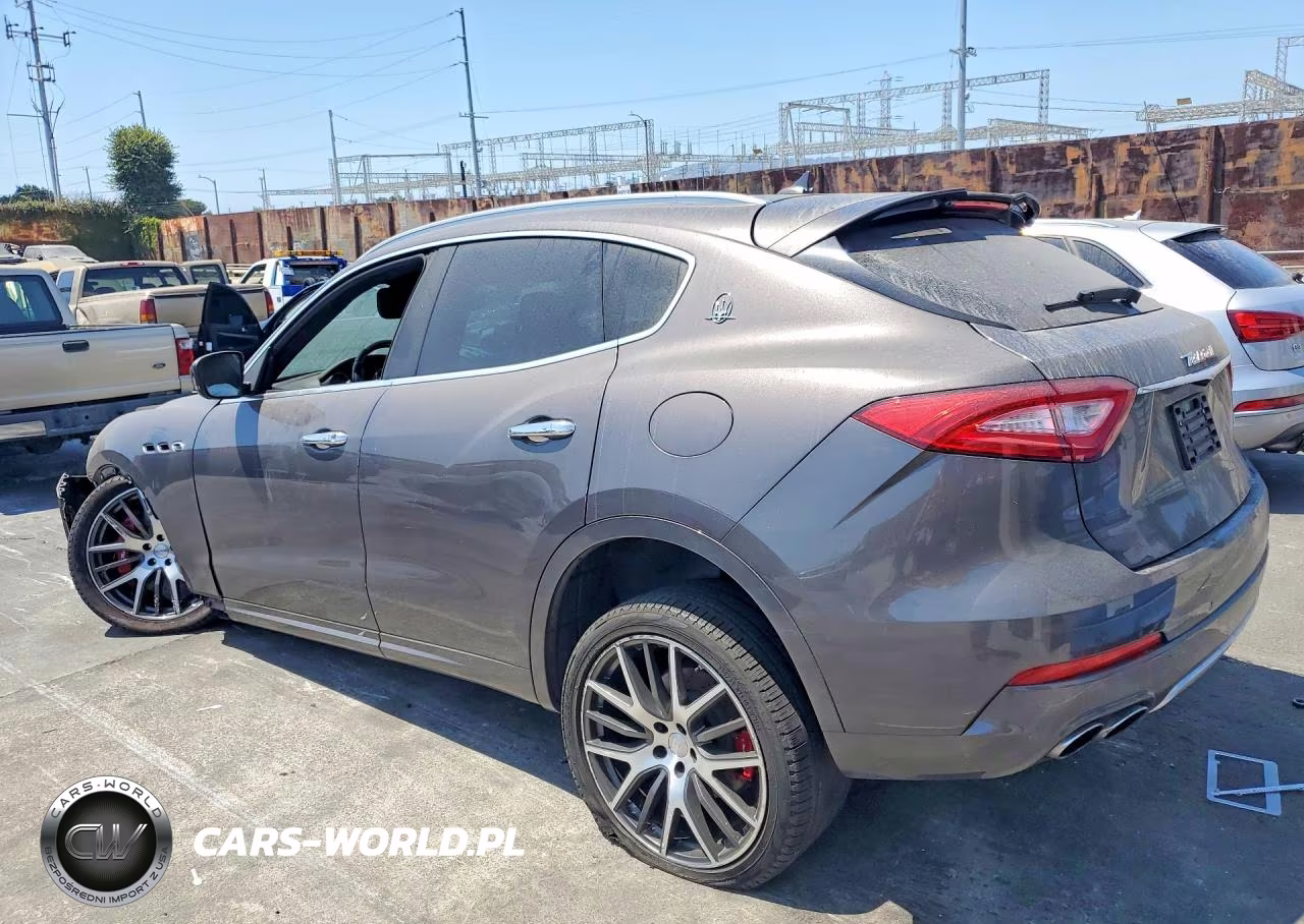 2017 Maserati Levante S Sport VIN:ZN661YUS8HX243817 - 2