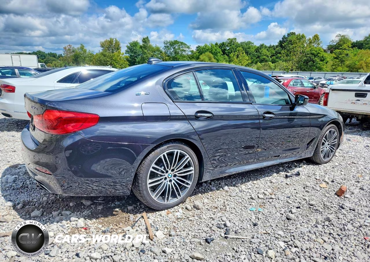 2018 BMW 530Xe VIN:WBAJB1C58JB374872 - 3