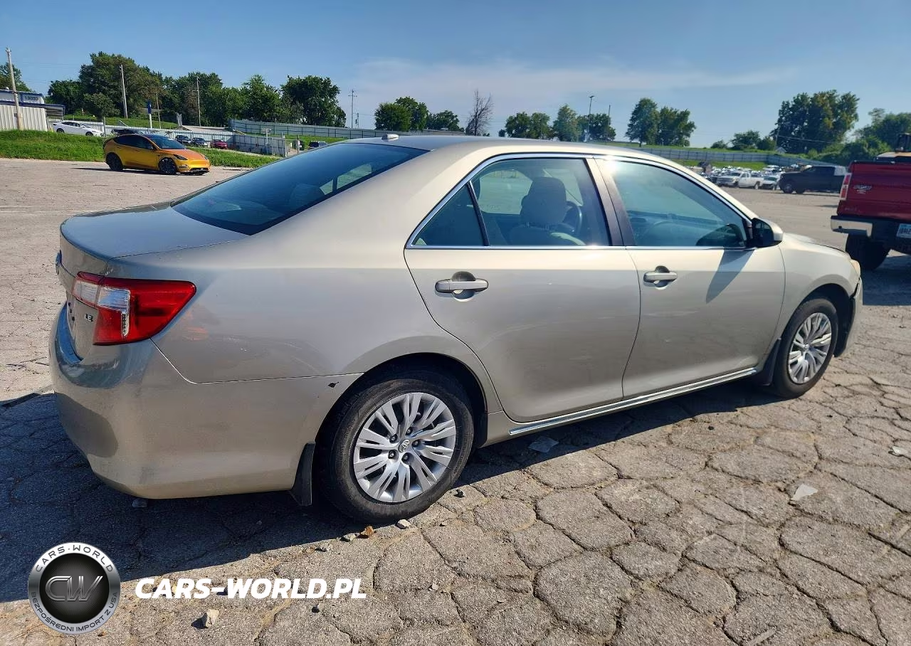 2014 Toyota Camry Le VIN:4T4BF1FK0ER377466 - 3