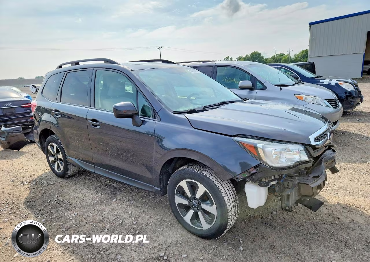 2018 Subaru Forester 2.5I Premium VIN:JF2SJADC3JH406018 - 4
