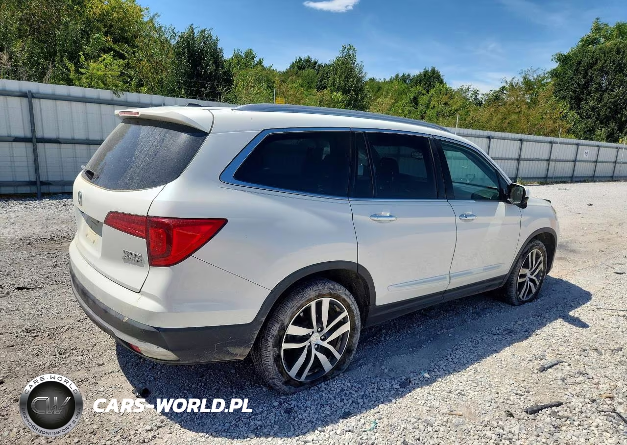 2017 Honda Pilot Touring VIN:5FNYF6H95HB075362 - 3