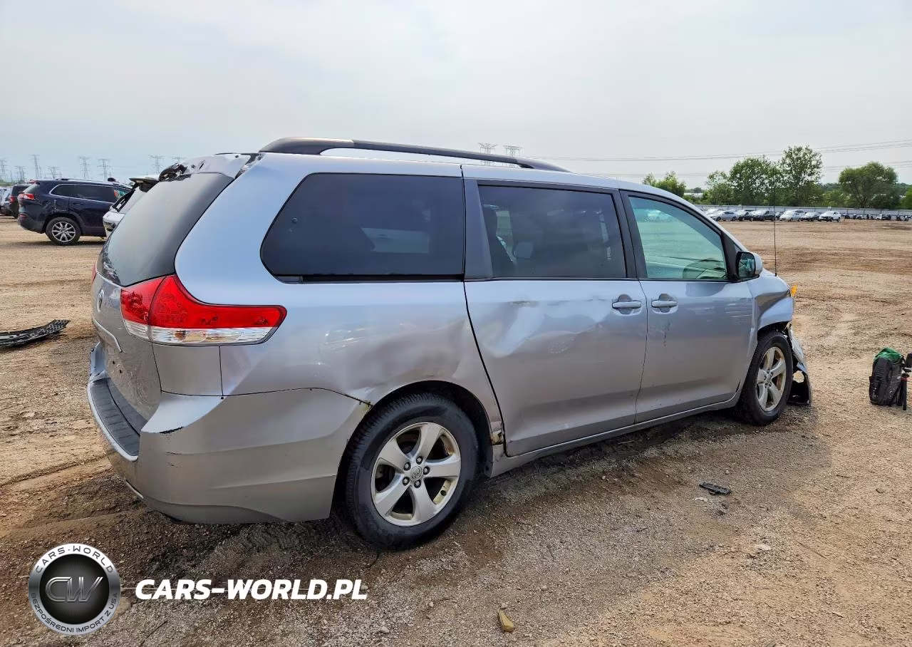 2013 Toyota Sienna Le VIN:5TDKK3DC1DS289658 - 3