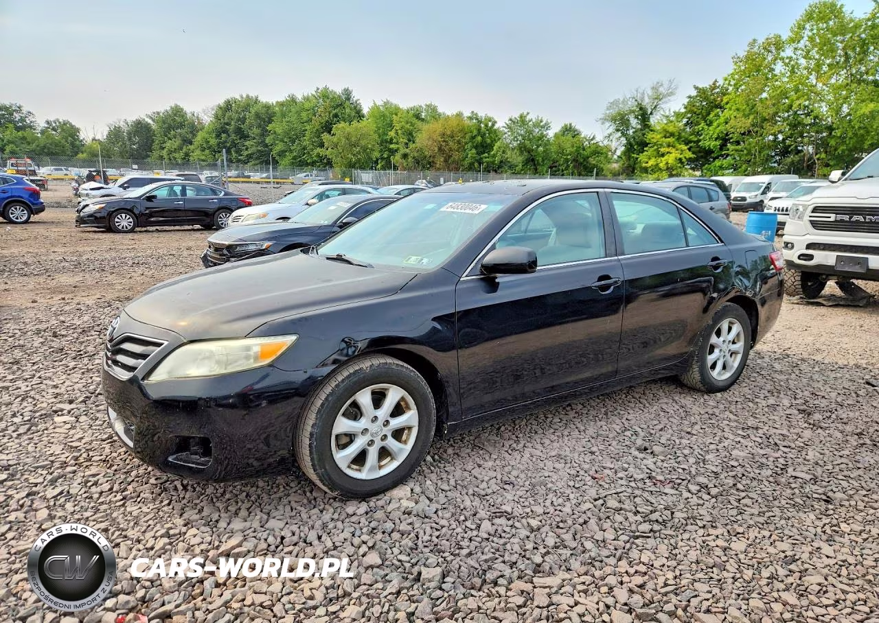 2011 Toyota Camry Le – zdjęcie 1 z 12